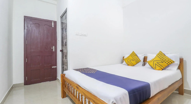 Rohini Inn by OYO Rooms, Забронировать Отель Отели Малаппурам 3 звезды, 3*
