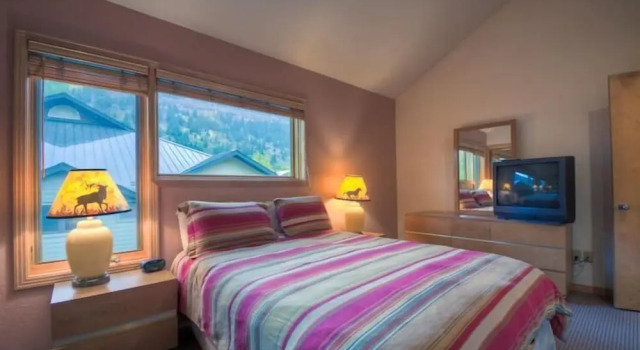 Lulu City 3F 2 Bedroom Condo By Accommodations in Telluride, Забронировать Отель Отели Telluride Ski с парковкой, Парковка