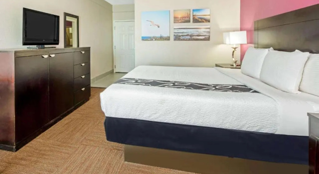 Двухместный номер Deluxe La Quinta Inn & Suites by Wyndham Winnie