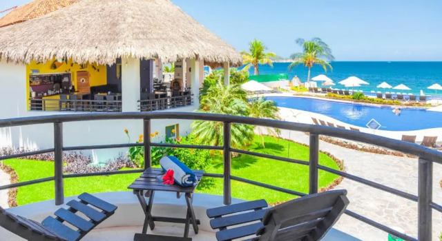 Номер Standard с балконом и с частичным видом на море Quinta Bella Huatulco