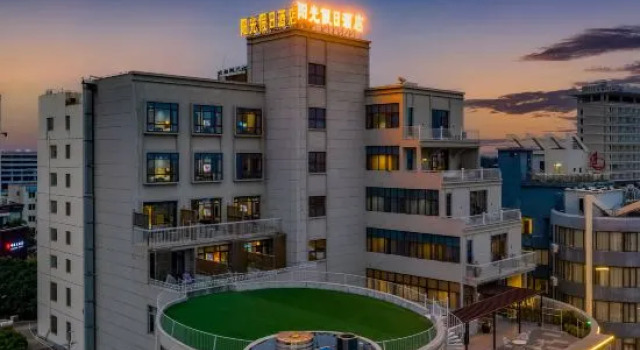 Sunshine Holiday Hotel（Beihai Silver Beach Beach Park）, Book Hotel Yinhai Beihai