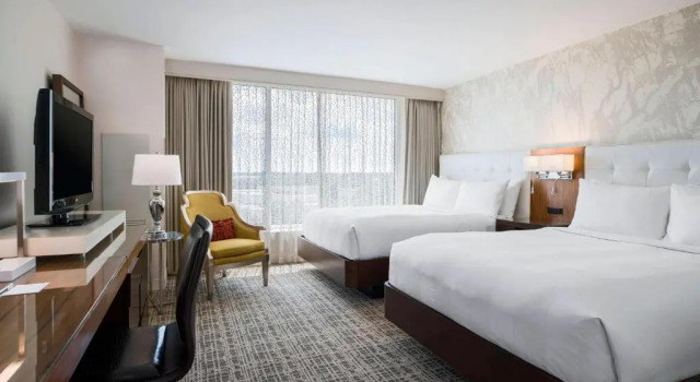 Четырёхместный номер Standard Renaissance Baton Rouge Hotel