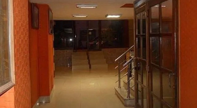Hotel Raj Deluxe, Rezervovat Hotel Hotely v Gujarat s parkováním, Parkování
