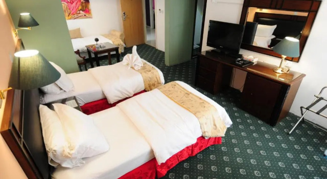 Habitación triple Estándar Edom Hotel