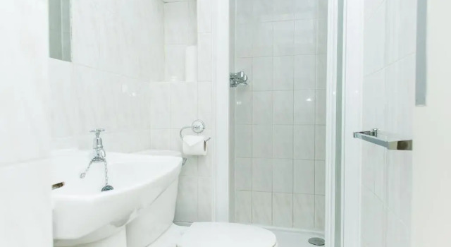 Трёхместный номер Standard Avonmore Hotel