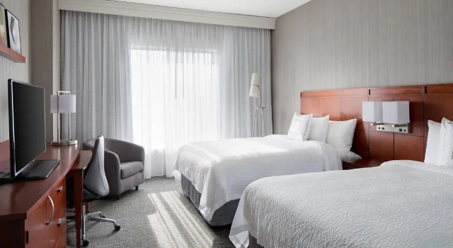 Четырёхместный номер Standard Courtyard Grand Rapids Downtown
