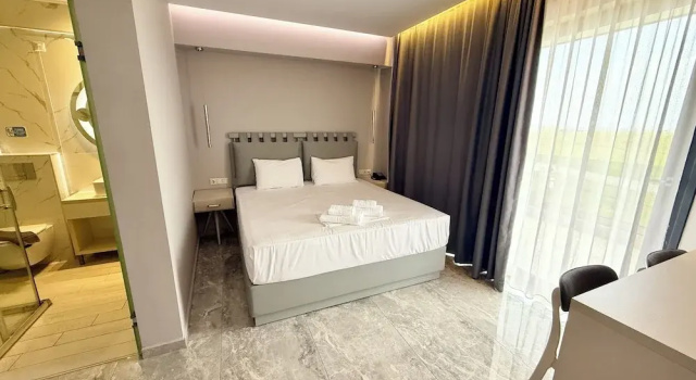 Люкс Deluxe с балконом Peloton Inn