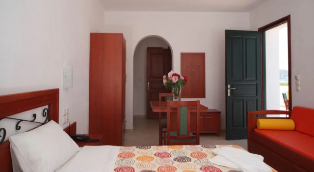 Plaka Hotel II