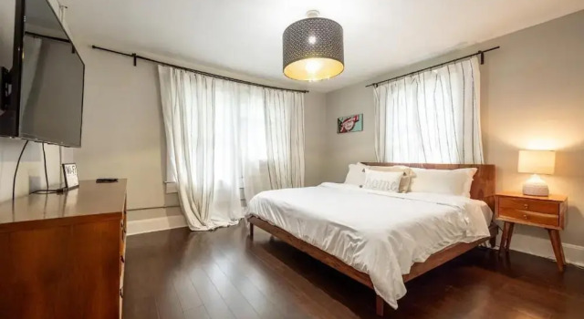 Коттедж Historic Pet-Friendly Home in Downtown