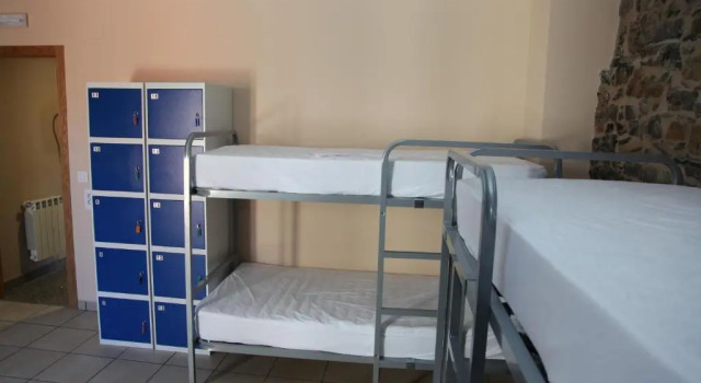 Кровать в общем номере Pension San Anton