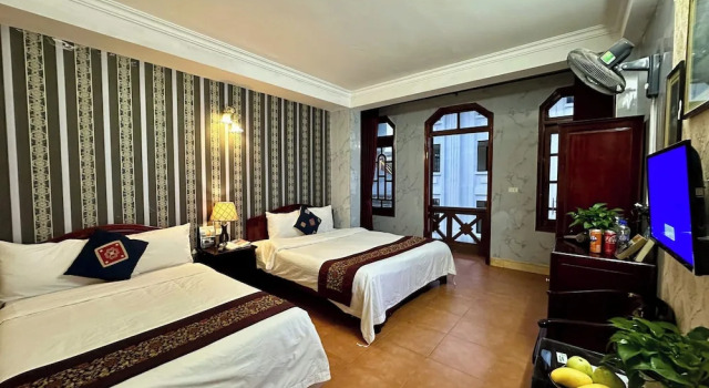 Трёхместный семейный номер Standard с балконом и с видом на город Hà Giang Hotel Sapa