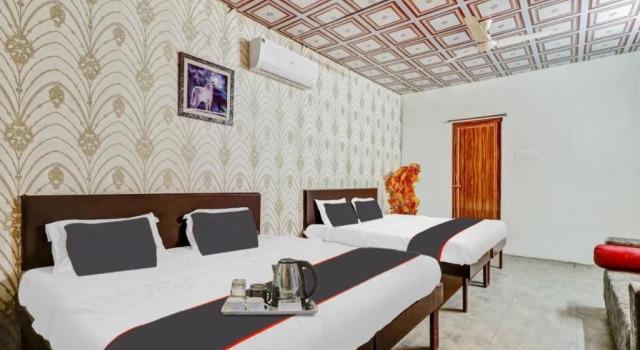 Capital O 90254 Blue Rock Resorts, Boek Hotel Hotels in Andhra Pradesh met zwembad, Zwembad
