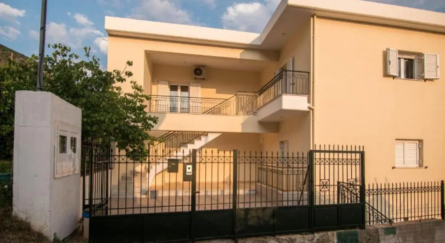 Lovely 3-bedroom Rental Unit With Alluring Views