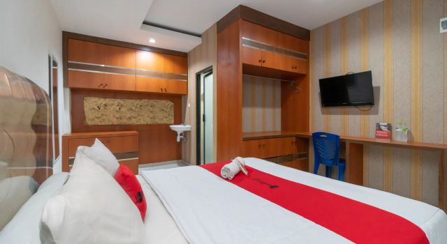 Люкс RedDoorz near RSIA Andini Pekanbaru