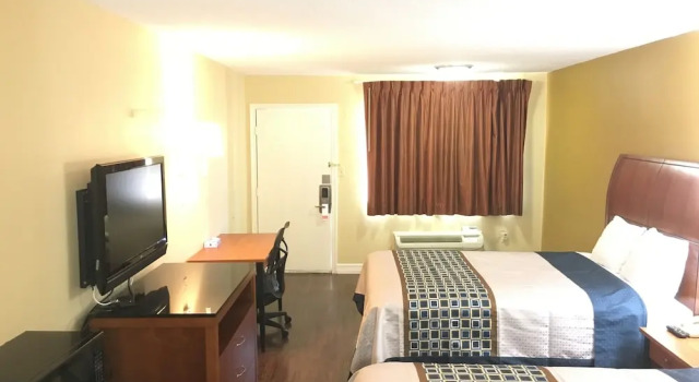 Четырёхместный номер Standard Navasota Inn