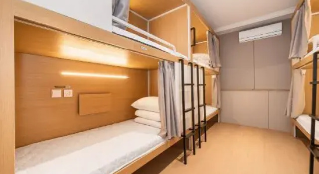 Кровать в общем номере (мужской номер) Yueshan Qihang Job-Seeking Inn (Pengpu Xincun Subway Station)