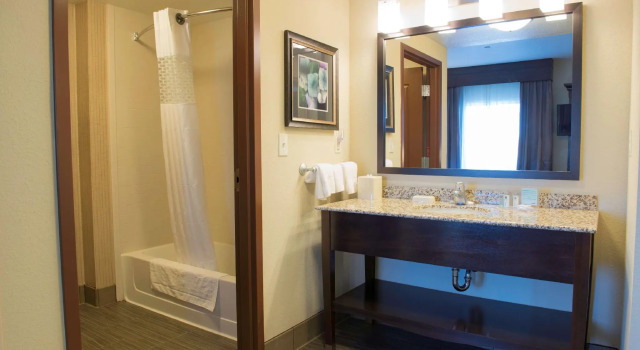 Четырёхместная студия Hampton Inn & Suites Bismarck Northwest