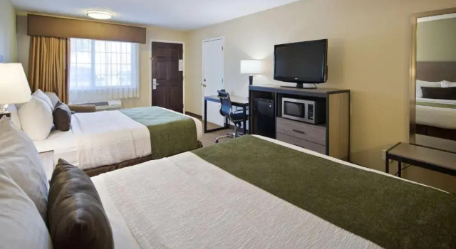 Четырёхместный номер Deluxe Best Western Inn of Brenham