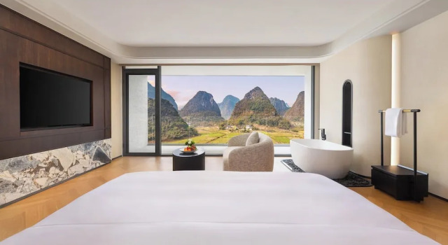 Двухместный номер Standard с балконом voco Guilin Yangshuo by IHG