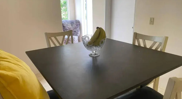 Lovely 2-bedroom Apt, Sleeps 3, Warm & Cosy, Book Hotel St.John.s 