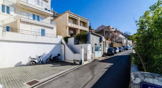Niko's Sea View Apartment