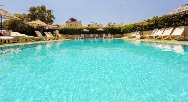 Sultan Apart, Rezerwuj Apartamentowiec hotelowy Hotele w Didim z basenem, w pobliżu Didim Marina, Basen