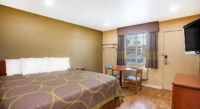 Номер Standard с красивым видом из окна Super 8 by Wyndham Redlands/San Bernardino