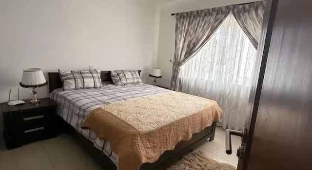 4BR Town House Cantonments. Pool. Garden, Reserva ahora Apartamento Hoteles en Gran Acra con aparcamiento, Aparcamiento