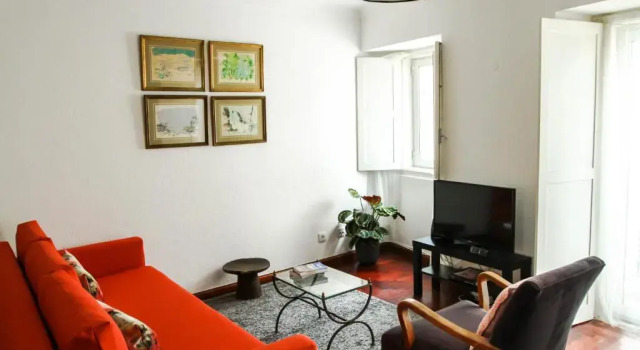 Cozy and Spacious apartment in Graça, Lisbon