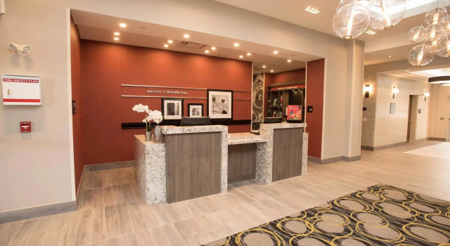 Hampton Inn & Suites by Hilton Thunder Bay, Varaa Hotelli Thunder Bay Ontario