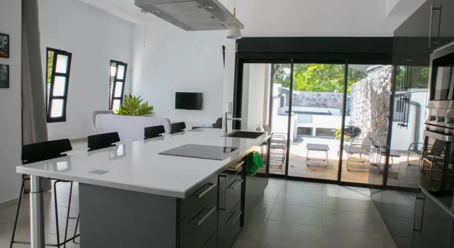 House With 3 Bedrooms in La Ligne-des-bambous, With Pool Access, Enclo, Rezervasyon Otel Saint-Pierre Reunion