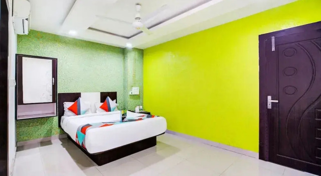 FabHotel Chirom Palace