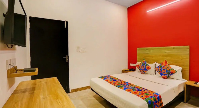 Номер Deluxe FabHotel Grand Capitol