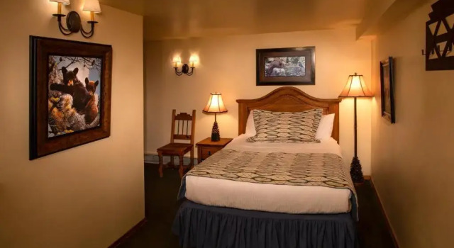 Двухместный люкс с 2 комнатами Alpine Village Suites