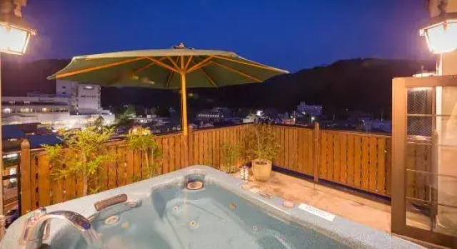 Полулюкс Poppy Springs Resort & Spa