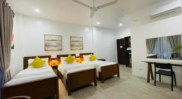 Standard triple chambre avec balcon Thistle Inn