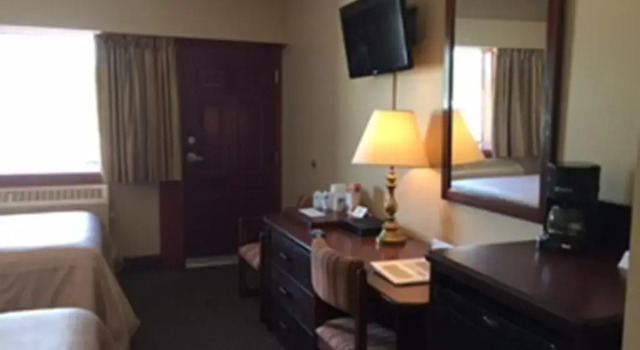 Четырёхместный номер Deluxe Travelodge by Wyndham Winnipeg Airport West