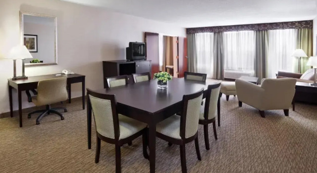 Люкс Holiday Inn Express Hotel & Suites Cleveland-Streetsboro by IHG