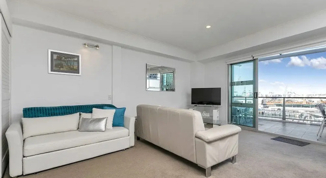 QV Princes Wharf Waterfront Apartment with Balcony - 934