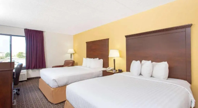 Номер Standard AmericInn by Wyndham Madison West