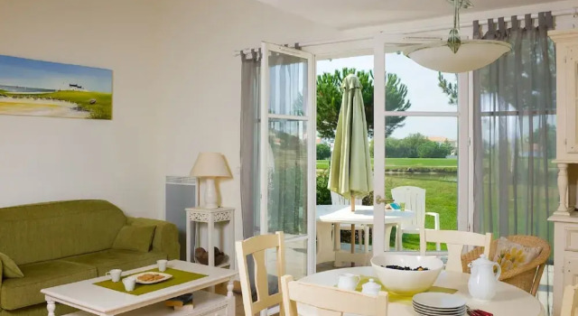 Charming holiday home with dishwasher located at golf course, Забронировать Отель Л'Эгийон-Сюр-Ви Vendée
