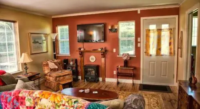 Red Roof Inn Cottage, Réserver Maison de vacances Comox Mount Washington Alpine