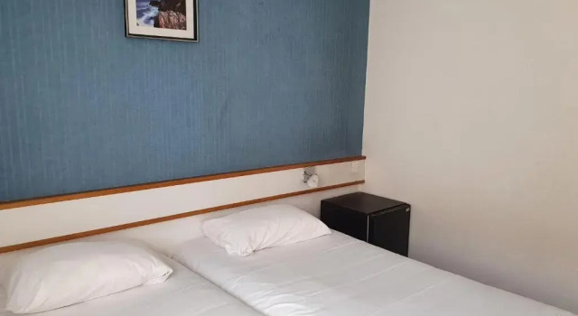 Двухместный номер Standard HOTEL Chateau-Thierry Centre