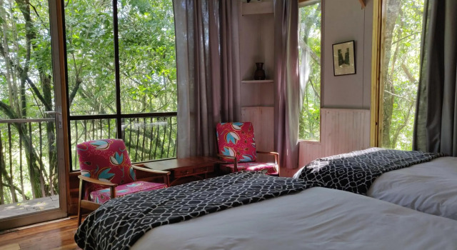 Evergreen Cabin Karkloof, Забронировать Отель Отели Ярроу с парковкой, Парковка
