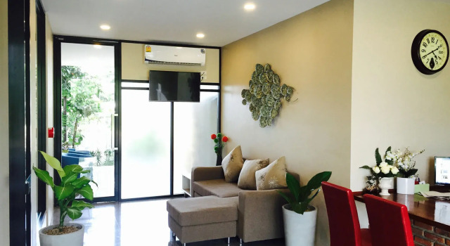 The Coconut Hotel, Забронировать Отель Лампанг Lampang Province