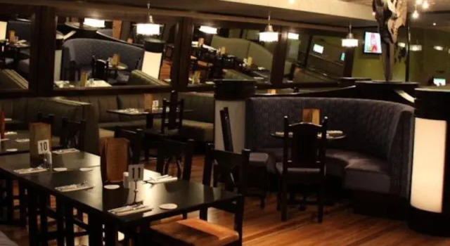 The Irish Village, Book Hotel Emerald Queensland