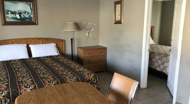 Sunshine Village Motel