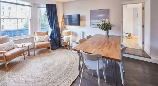 Host Stay South Bay Garden Apartment, Varaa Huoneisto Asunnot kohteessa Merseyside, Huoneisto