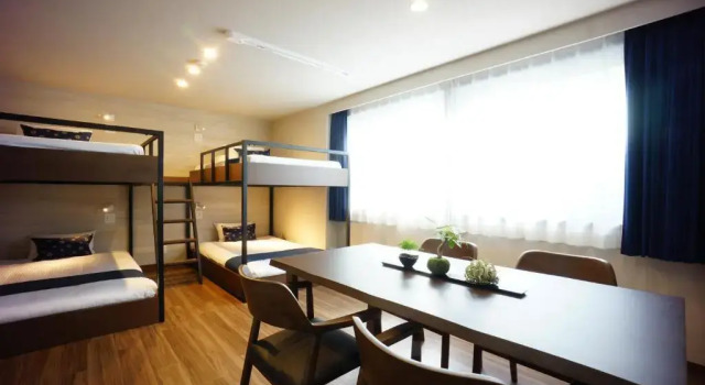 Четырёхместный номер Deluxe RoNa Hotel