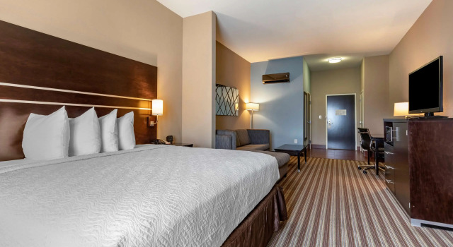 Двухместный люкс с 2 комнатами Best Western Plus North Odessa Inn & Suites